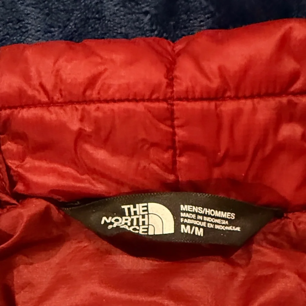 Mens The North Face Thermoball jacket w/hood, size M - Picture 3 of 3